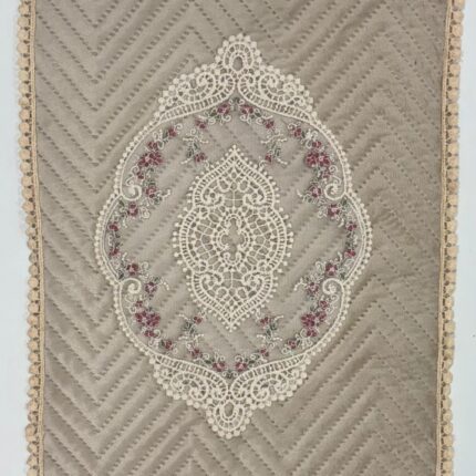 ELEGANT VICTORIAN-STYLE LACE ACCENT TABLE MAT