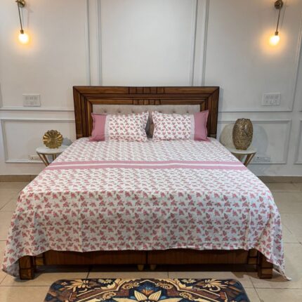 Graceful Blooms: Premium Floral Bedsheet with Matching Pillow Shams