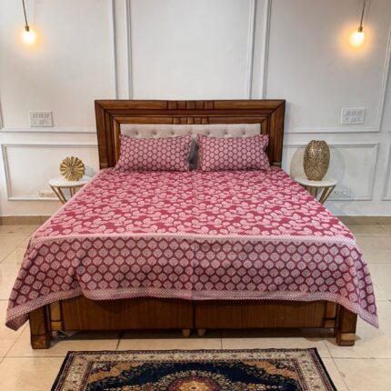 The Berry Bloom: Intricate Leaf Motif Quilted Bedcover Set