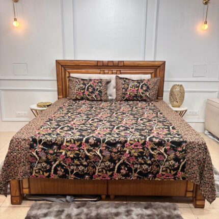 Midnight Floral Luxury Bedsheet – Bold Elegance for Modern Bedrooms 🌙🌸
