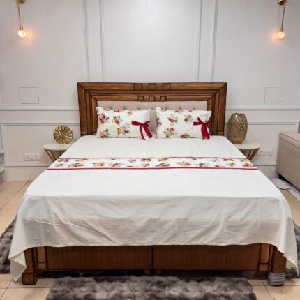 🌸 Elegant Floral Border Premium Bedsheet – Subtle Luxury for Your Bedroom 🌸