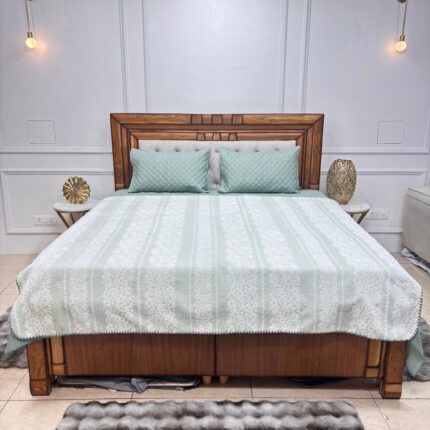 Mint Green Soft AC Blanket – Lightweight Luxury Comfort 🌿✨